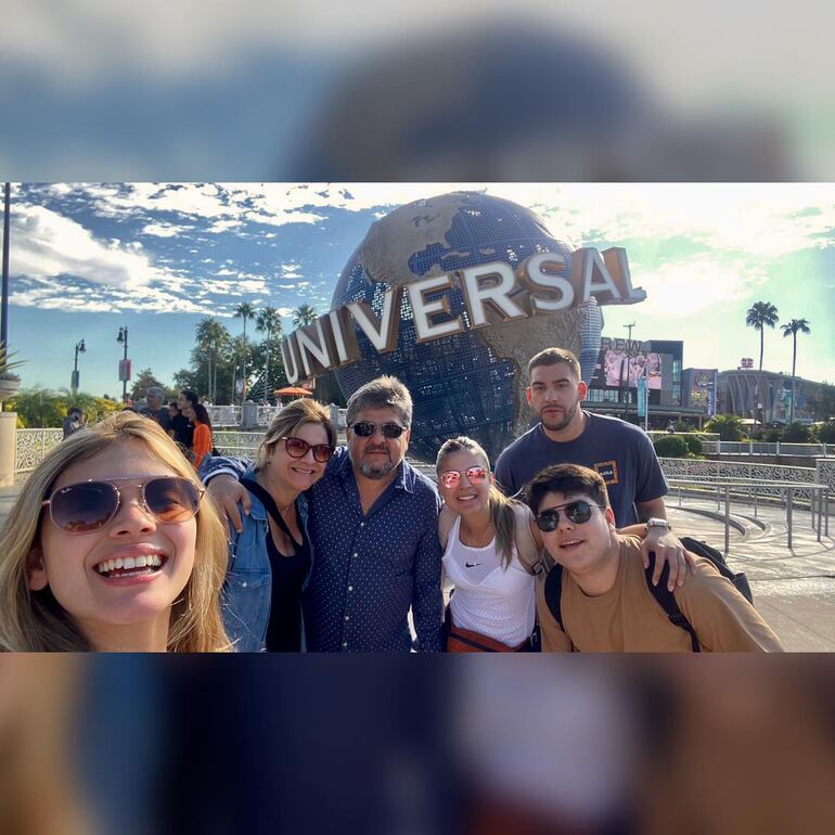Maricha Olitte y su familia se divierten en Universal Studios de Orlando. (Instagram/Maricha Olitte)
