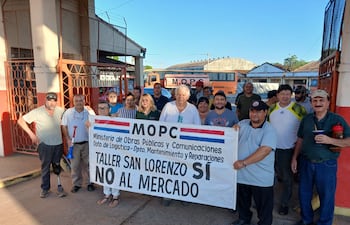 Los funcionarios están en contra de la entrega de talleres de San Lorenzo a la Municipalidad para un “mercado modelo”.