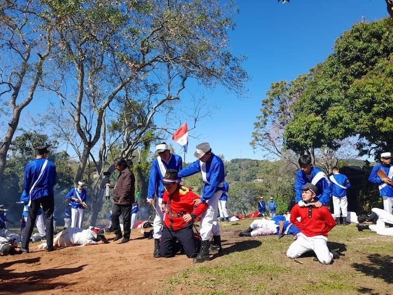 Jóvenes reviven con orgullo los momentos de la Guerra de Piribebuy.