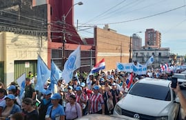 Docentes marchan este 11 de marzo en medio del tratamiento de la reforma de la caja fiscal en el Senado.