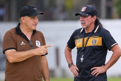 Mucha experiencia. Francisco Javier "Kitu" Martínez (izquierda, 58 años) y Eumelio Ramón Palacios Cristaldo (62), nuevos conductores del Buque, Tacuary.