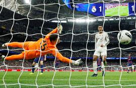 Jude Bellingham anota el segundo gol para el Real Madrid. (AFP).