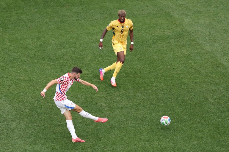 Derechazo y adentro. Petar Sucic, con tiempo y espacio, estableció el 1-0 para Croacia.