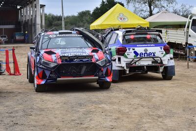 El Hyundai i20 N Rally2  de Fau Zaldívar y el VW Polo GTI R5 de Augusto Bestard en la colocación de los GPS.