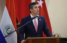 AME1939. ASUNCIÓN (PARAGUAY), 17/06/2026.- El presidente de Paraguay, Santiago Peña, habla durante la presentación de un informe de gestión ante la Junta de Gobierno del partido político Asociación Nacional Republicana este miércoles, en Asunción (Paraguay). EFE/ Juan Pablo Pino