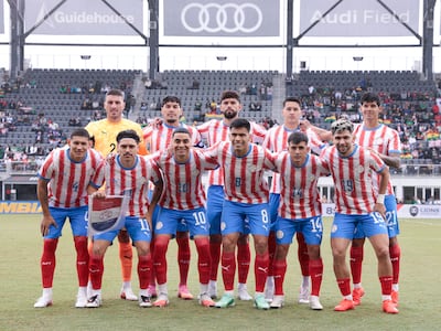 Arriba: Gastón Olveira, Gustavo Gómez, Omar Alderete, Alexandro Maidana y Robert Morales. Abajo: Juan José Cáceres, Mauricio, Miguel Almirón, Diego Gómez, Andrés Cubas y Julio Enciso. (Foto: @Albirroja)