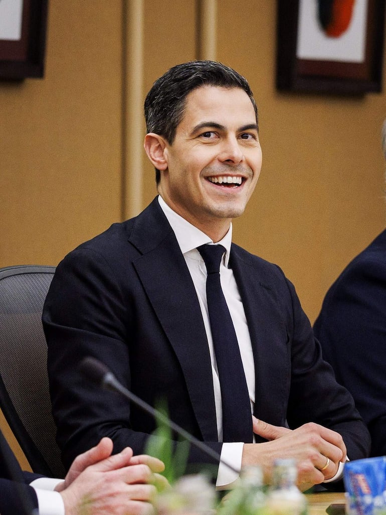 El primer ministro Rob Jetten asiste a la primera reunión del gabinete con el nuevo gabinete en el Treveszaal del Ministerio de Asuntos Generales en La Haya, Países Bajos, el 23 de febrero de 2026.