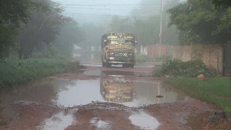 Vecinos de Limpio exigen obras pluviales y transporte directo