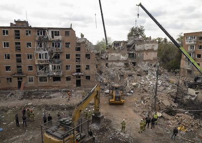 CHERNIHIV (Ukraine), 07/10/2026.- Ukrainian rescuers work at the site of a Russian attack on a residential building in Pryluky, Chernihiv area, Ukraine, 07 October 2026. According to the State Emergency Service of Ukraine report, at least nine people, including three children, were killed and 40 others injured after a Russian missile hit the apartment complex, as search-and-rescue teams continue clearing rubble to locate missing residents. (Rusia, Ucrania) EFE/EPA/SERHII OKUNEV