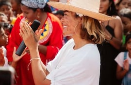 Karol G, muy feliz compartiendo la cultura Wayuu en La Guajira.