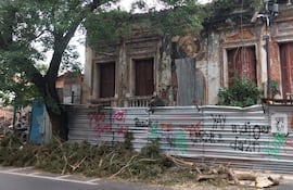 Casona antigua sobre Fulgencio R Moreno casi Caballero, en ruinas.