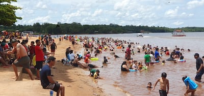 Una gran de personas disfrutaron de la Costanera Ñande Renda de Ciudad del Este.