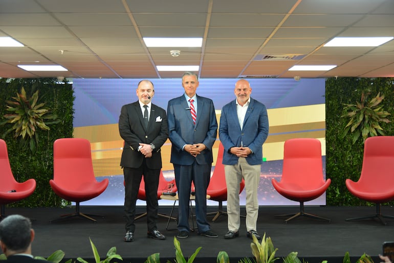 Carlos Troche, Juan Carlos López (CNN) y Marcelo Fleitas.