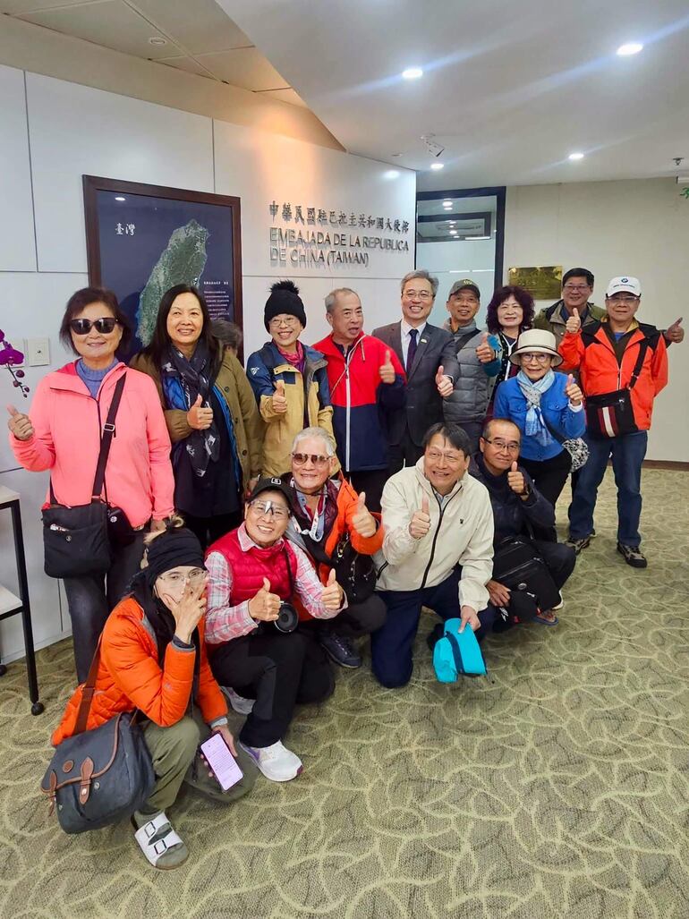 El embajador Iván Lee recibió a un grupo de 16 turistas taiwaneses que está recorriendo la tierra guaraní.