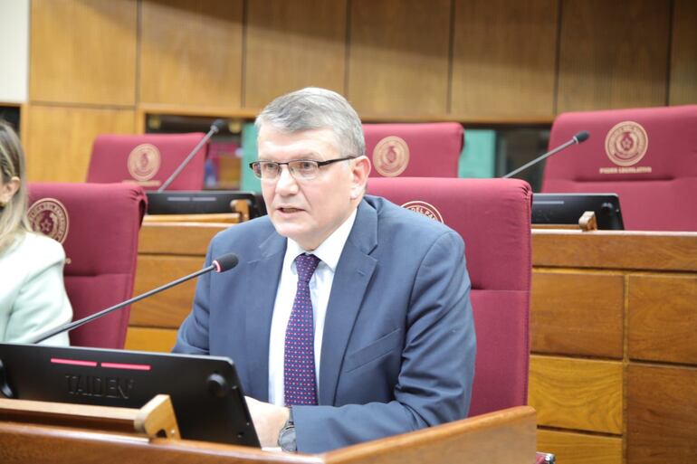 Oscar Stark, presidente de la Compañía Paraguaya de Comunicaciones y Hola Paraguay S.A. foto prensa Senado. Gent