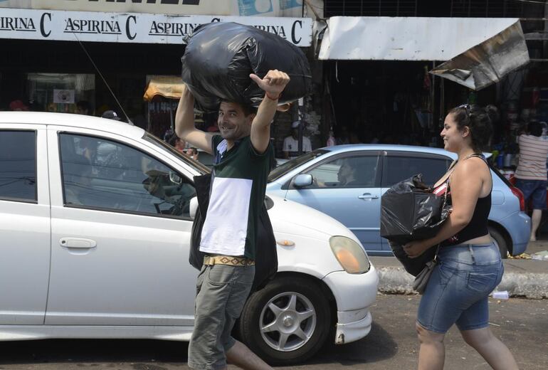 Imagen ilustrativa: compras en el Mercado 4 de Asunción. 