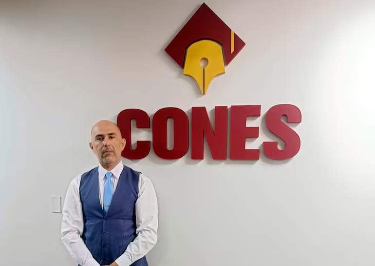 El director general del ISICS, Christian Acevedo, durante una sesión del Cones.