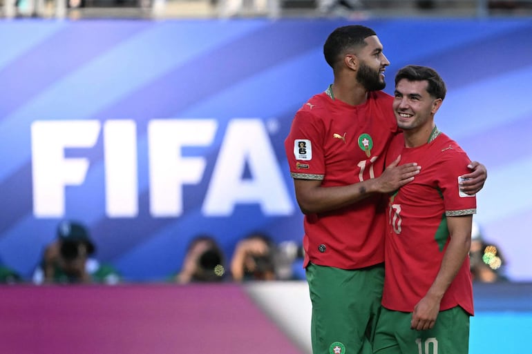 El centrocampista de Marruecos, Ismael Saibari, celebra tras anotar el primer gol de su equipo junto al delantero, Brahim Díaz, durante el partido de fútbol del Grupo C de la Copa Mundial 2026 entre Brasil y Marruecos en el New York/New Jersey Stadium en East Rutherford.