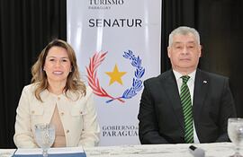 Angie Duarte, ministra de la Secretaría Nacional de Turismo, y Osvaldo Morínigo, presidente de CANATUR.