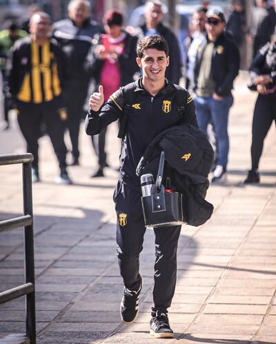 Agustín Manzur (29/09/2000), volante central argentino de Guaraní.