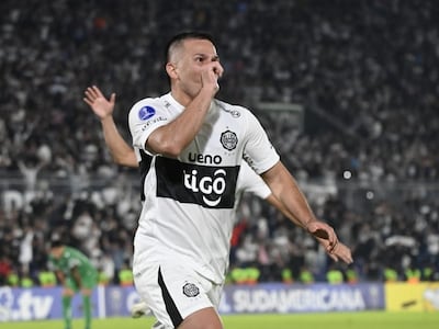 Hugo Quintana, jugador de Olimpia, celebra un gol en el partido frente a Audax Italiano por la fecha 6 del Grupo G de la Copa Sudamericana 2026 en el estadio Defensores del Chaco, en Asunción, Paraguay.