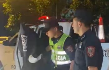 Felipe José Saldívar Reyes, es llevado a uno de los calabozos de la comisaría 6° de Itauguá.