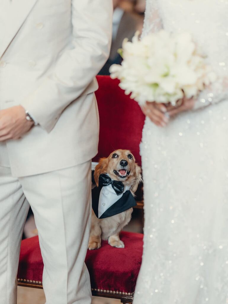 El tierno Leo en medio de los novios en la ceremonia civil. (Instagram/Charles Leclerc)