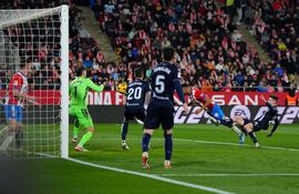 El gol de Yangel Herrera, anotando de cabgeza, para el Girona, que al final fue anulado a instancia del VAR.