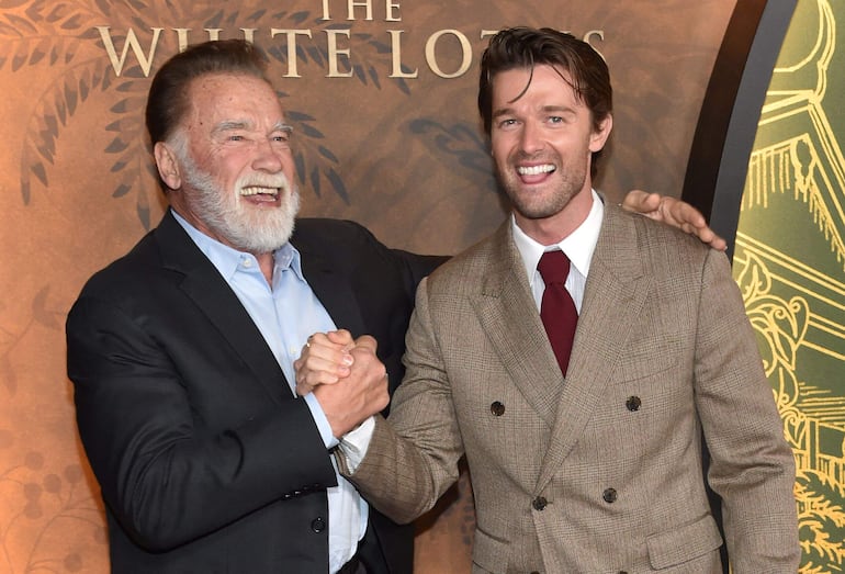 Patrick Schwarzenegger estuvo acompañado de su padre, Arnold Schwarzenegger, el día de su boda. (Chris DELMAS / AFP)
