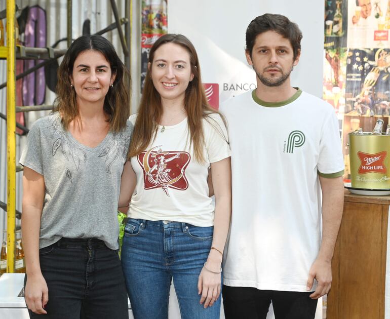 Mariela Uriarte, Astrid Cieplik y Juan Carlos Guerrero.