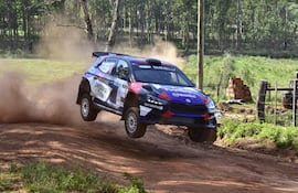 Migue Zaldívar, por primera vez en la presente temporada, se bajó del podio en el Rally del Guairá al ser 4°, pero no perdió el liderazgo en la tracción integral.
