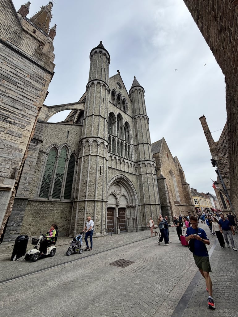 Brujas alberga algunas de las iglesias más impresionantes de Bélgica como la Catedral de San Salvador.