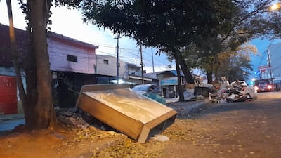 Paseo central de Rodríguez de Francia convertido en vertedero clandestino.