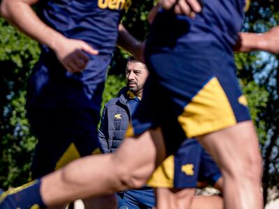 Julio César Cáceres, entrenador de Sportivo Luqueño, en la movilización de inter temporada del plantel en la ciudad de Ybycuí.