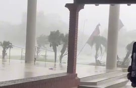 Tormenta con fuertes vientos deja daños materiales en el Club Internacional de Tenis