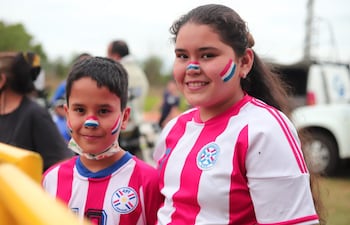 Los niños fanáticos de la selección paraguaya vivirán por primera vez la sensación de ver a la Selección en un Mundial.