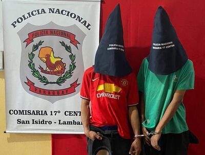 Dos presuntos delincuentes detenidos tras robar un local en Villa Elisa.