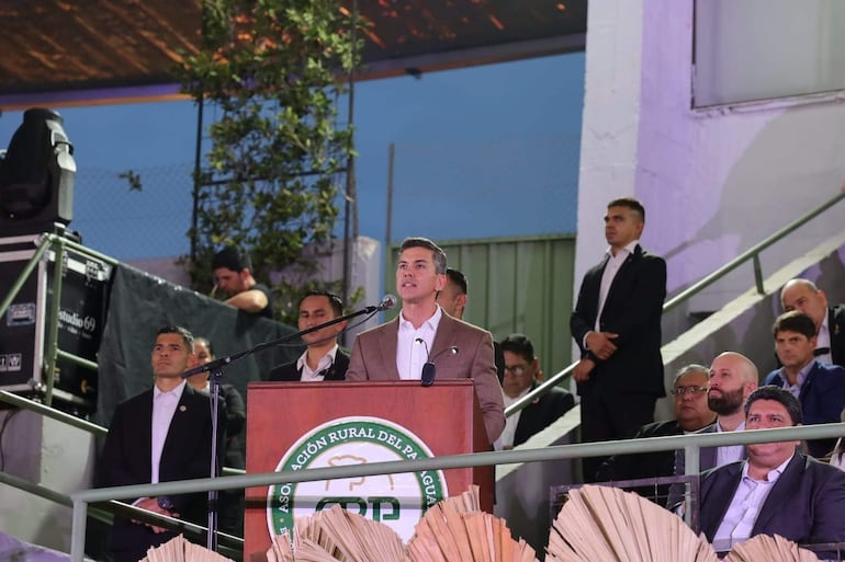 Santiago Peña durante su discurso en la ARP