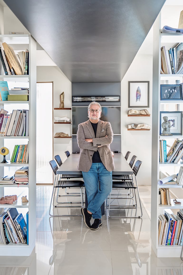 César Aquino.