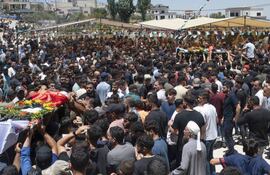 La aldea de Al Mazraa al Sharqiya, en Cisjordania ocupada, despide en un funeral al palestino norteamericano Sayfollah Musallet, y al palestino Mohammed Shalab, muertos a palos por colonos israelíes.