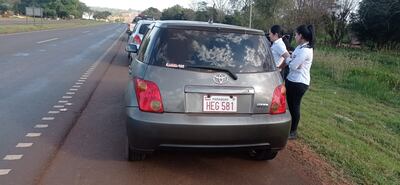 Los empleados de la gasolinera transportaban el dinero a bordo de un automóvil cuando fueron interceptados por los delincuentes.