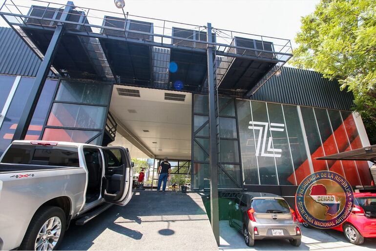 Local de Total Cars, dedicada a la reparación y servicios de vehículos de lujo, lanchas, yates y accesorios, allanado el 22 de febrero de 2022.