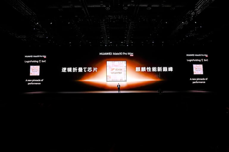 La tecnológica china Huawei presentó este jueves su nueva generación de teléfonos de alta gama Mate 90, equipada con procesadores de diseño propio que, según la compañía, mejoran hasta un 31 % el rendimiento respecto a la anterior serie. 
