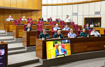 Altas autoridades militares en la reunión conjunta de la comisión de Asuntos Constitucionales y de la Comisión de Relaciones Exteriores del Senado.