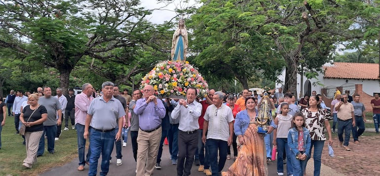 La prosecución continuó de manera terrestre, acompañada por la comunidad.