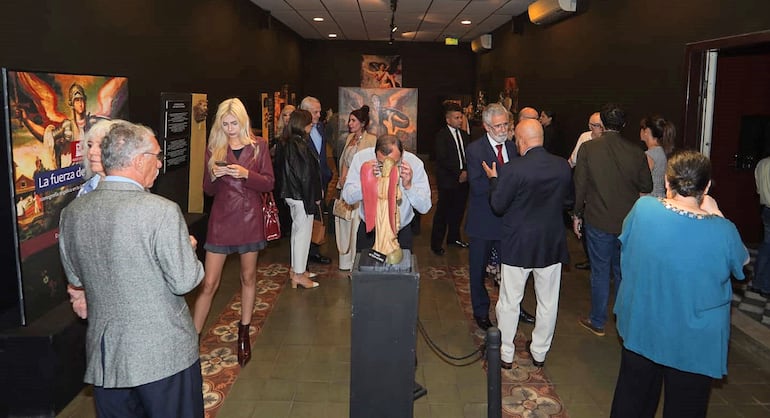 Mucha gente asistió a la muestra.