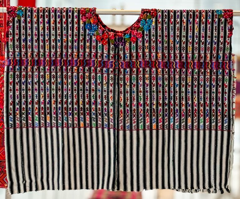 Tejidos elaborados con diferentes materiales, tramas y texturas se podrán apreciar en esta exposición curada por Emiliano Valdés.