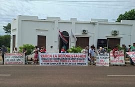 En reiteradas ocasiones, los pobladores se han manifestado en defensa del arroyo Piribebuy, expresando su preocupación por posibles impactos ambientales en la zona.