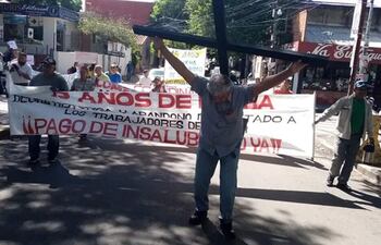 Manifestación de trabajadores del Estado frente al Palacio de Justicia exigiendo la celeridad de demandas por el pago por insalubridad