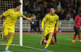 Cristiano Ronaldo celebra su gol para el Al Nassr contra el Al Kholood.